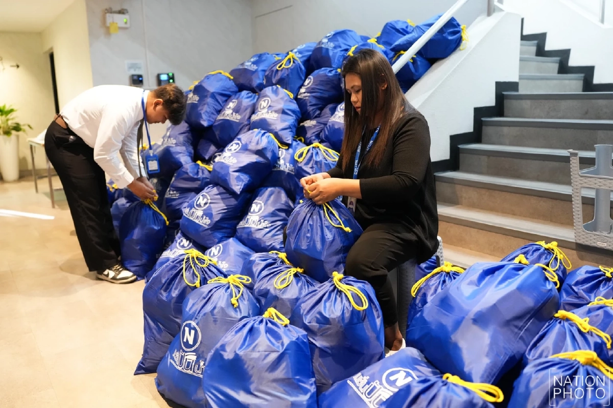 เครือเนชั่น เร่งแพ็คถุงยังชีพส่งถึงผู้ประสบอุทกภัยภาคใต้