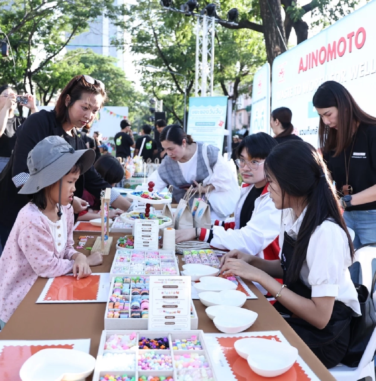 อายิโนะโมะโต๊ะ พลิกขยะซองเครื่องปรุง สู่โต๊ะเรียนและพลังงานเชื้อเพลิงในงาน GREEN HUG