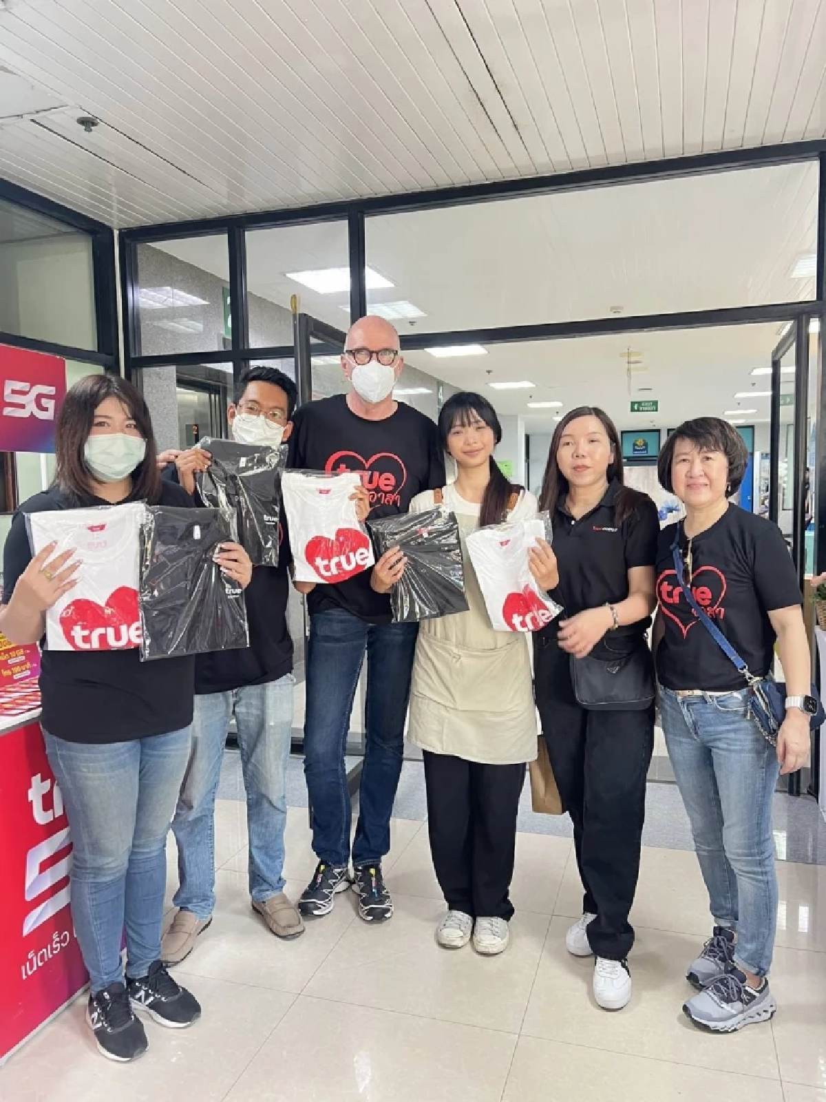 \"ทรู\"ลงพื้นที่หาดใหญ่ เร่งช่วยเหลือ พร้อมเติมพลังใจฮีโร่ชุดขาว จิตอาสาด่านหน้า