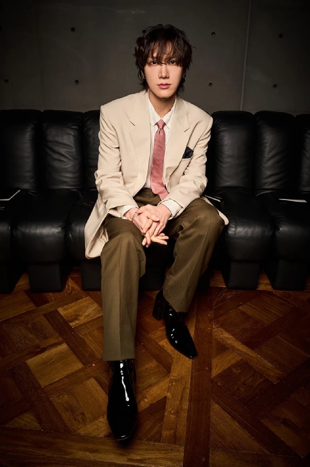 All Time Iconic! เช็คลิสต์ความหล่อ 4 ปี ส่องลุค ‘เตนล์ ชิตพล’ ในงาน YSL Fashion Week