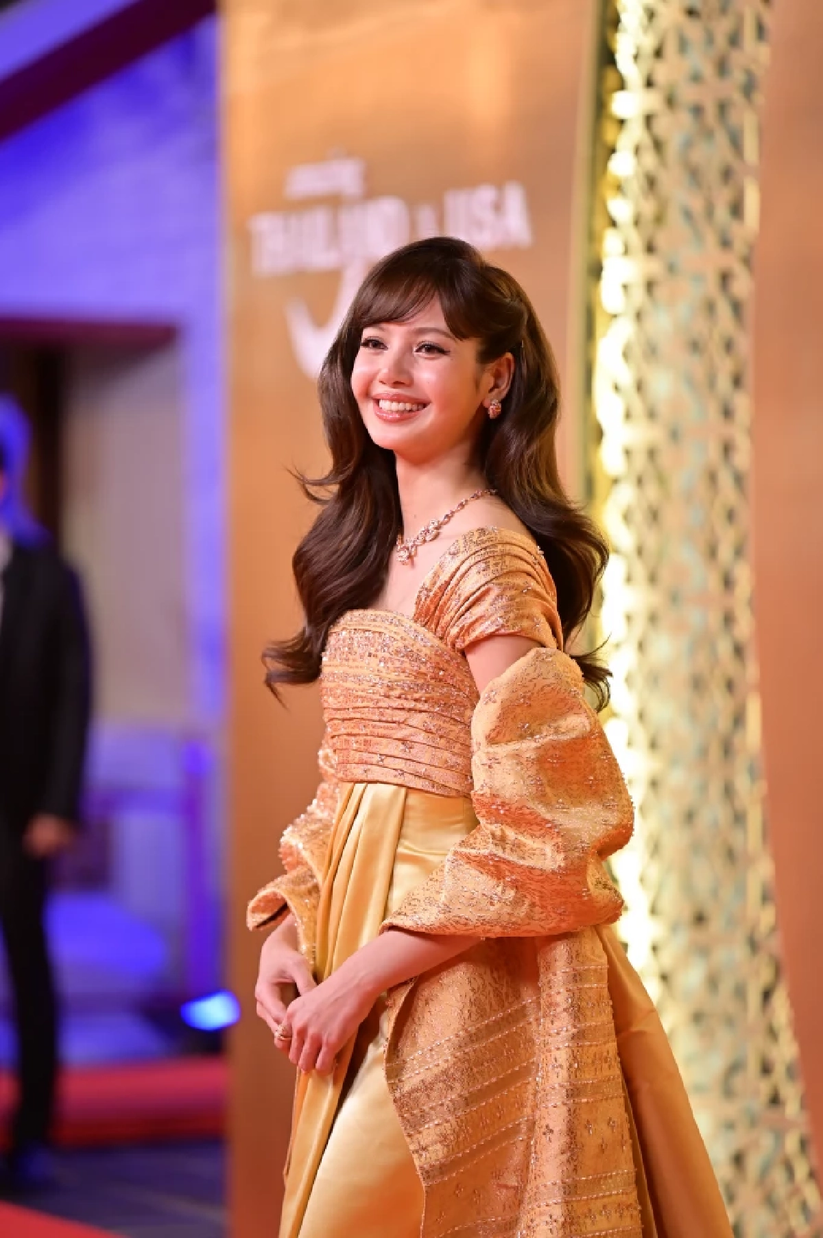 แฟชั่นระดับตำนาน! 'ลิซ่า' ในชุดไทยประยุกต์ แรงบันดาลใจจากฉลองพระองค์