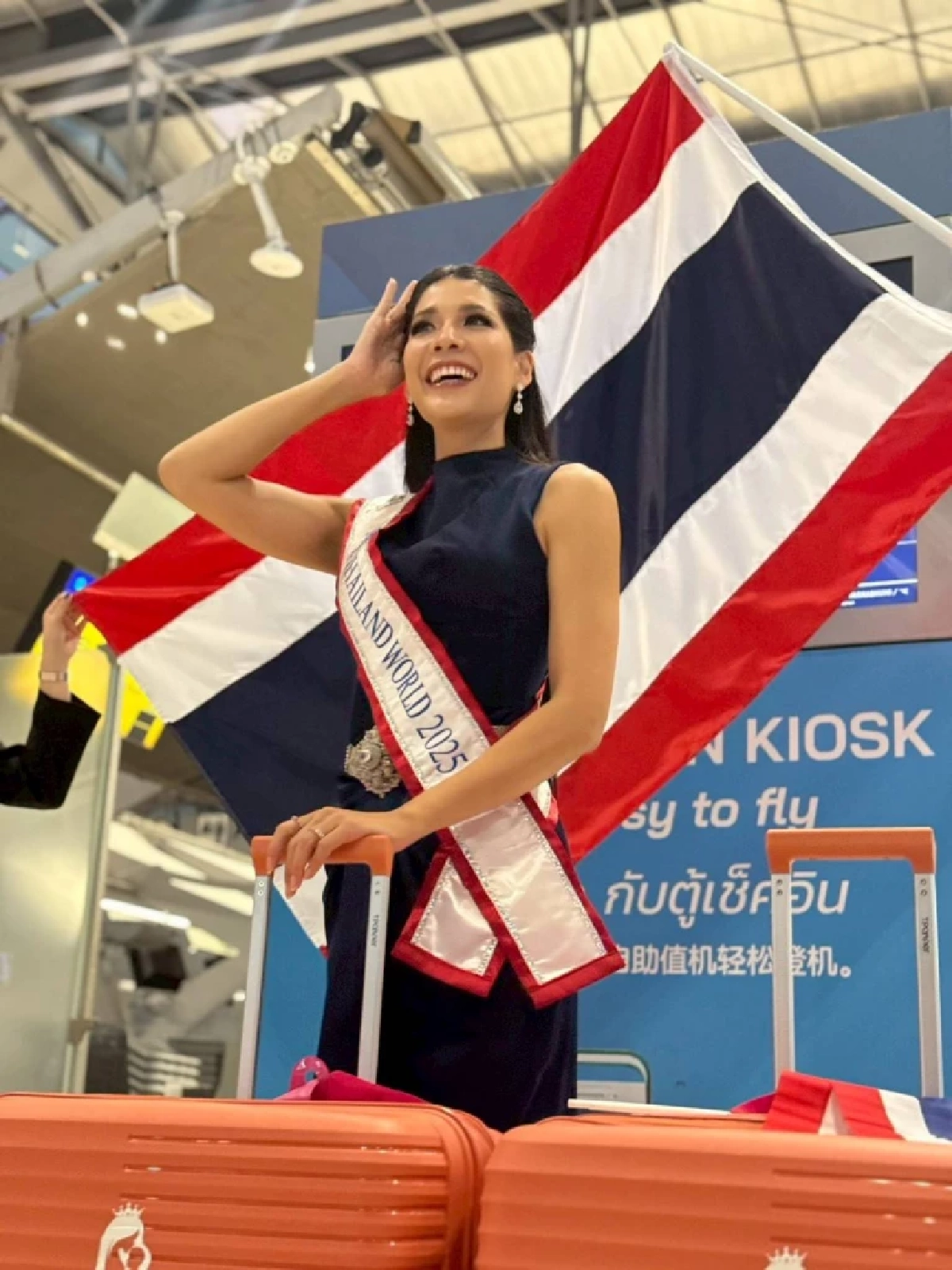 ฉายลุคความเป็นไทย! “แซมมี่ ชนิตา" บินลัดฟ้า ลุ้นคว้ามง 3 ในเวทีมิสเวิลด์