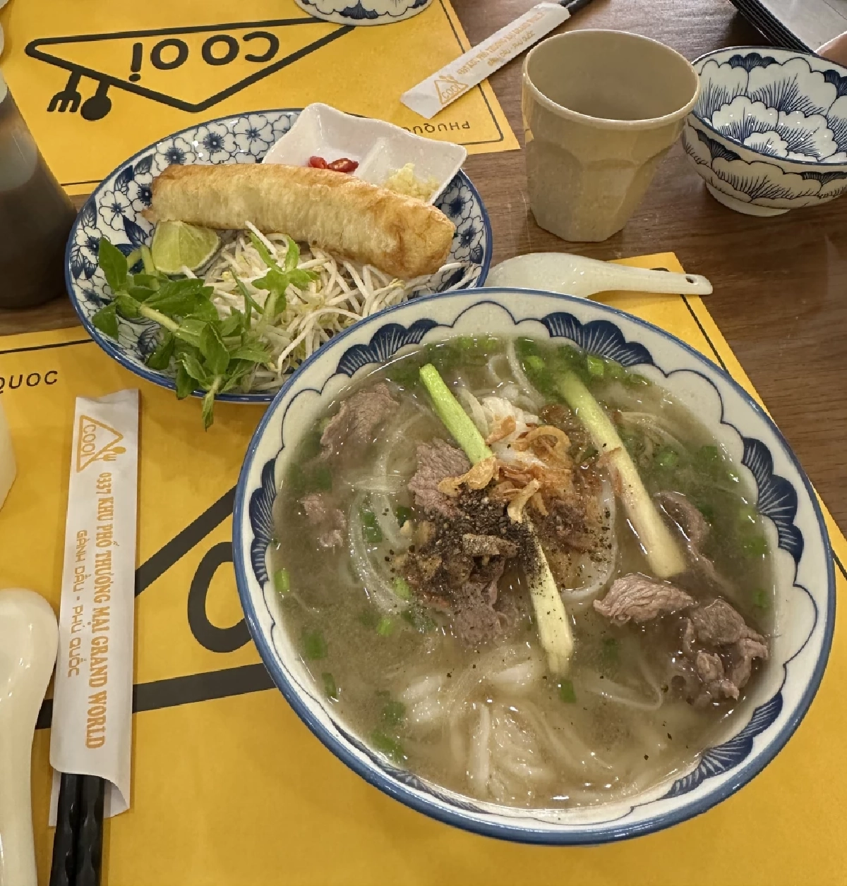 ร้านอาหารพื้นเมืองเวียดนาม ฟูก๊วก