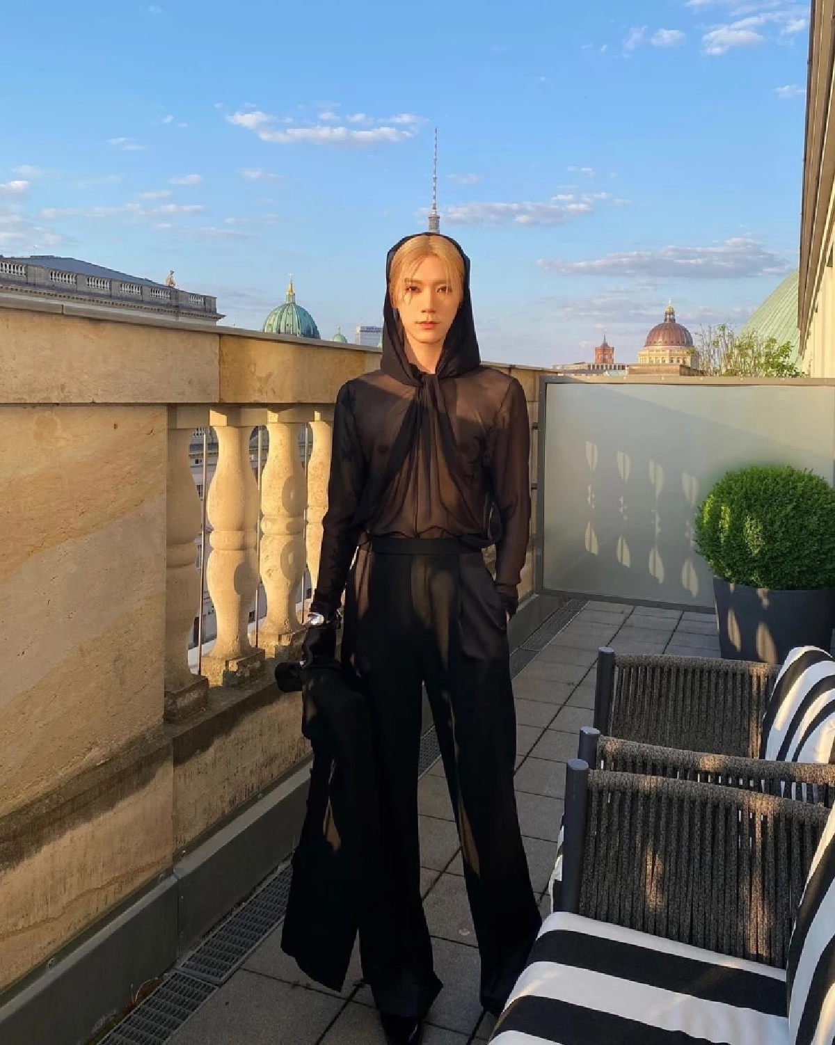 All Time Iconic! เช็คลิสต์ความหล่อ 4 ปี ส่องลุค ‘เตนล์ ชิตพล’ ในงาน YSL Fashion Week