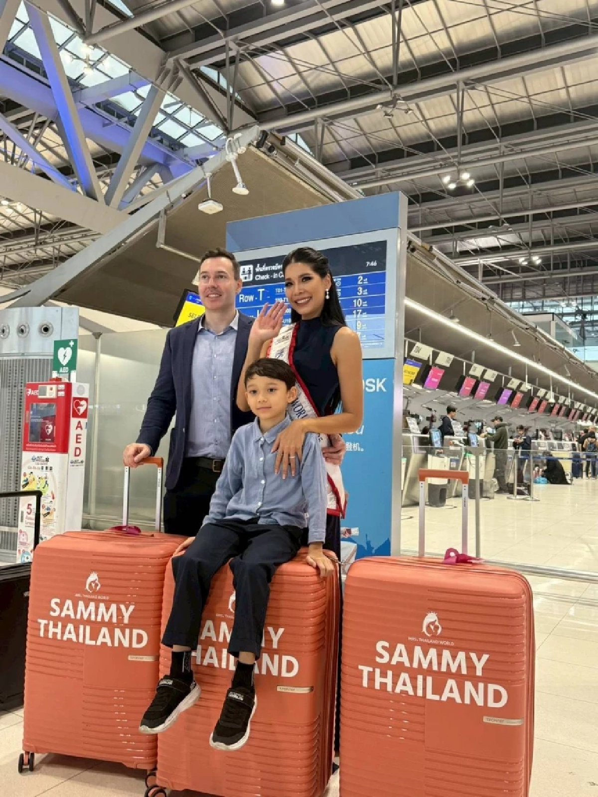 ฉายลุคความเป็นไทย! “แซมมี่ ชนิตา" บินลัดฟ้า ลุ้นคว้ามง 3 ในเวทีมิสเวิลด์