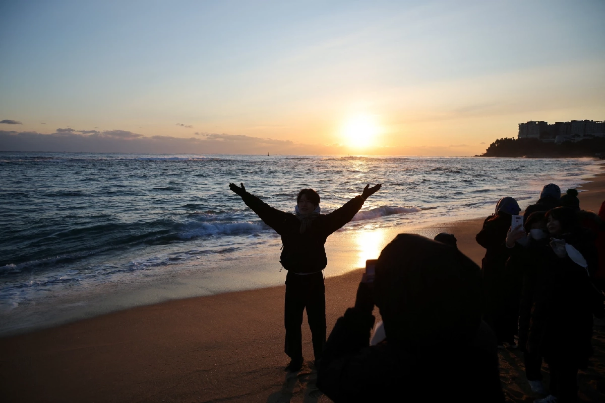 ‘ปี 2026’ จะเป็นปีที่ดีไหม?  คนรุ่นมิลเลนเนียล – Gen Z พึ่ง AI ดูดวงรับปีใหม่