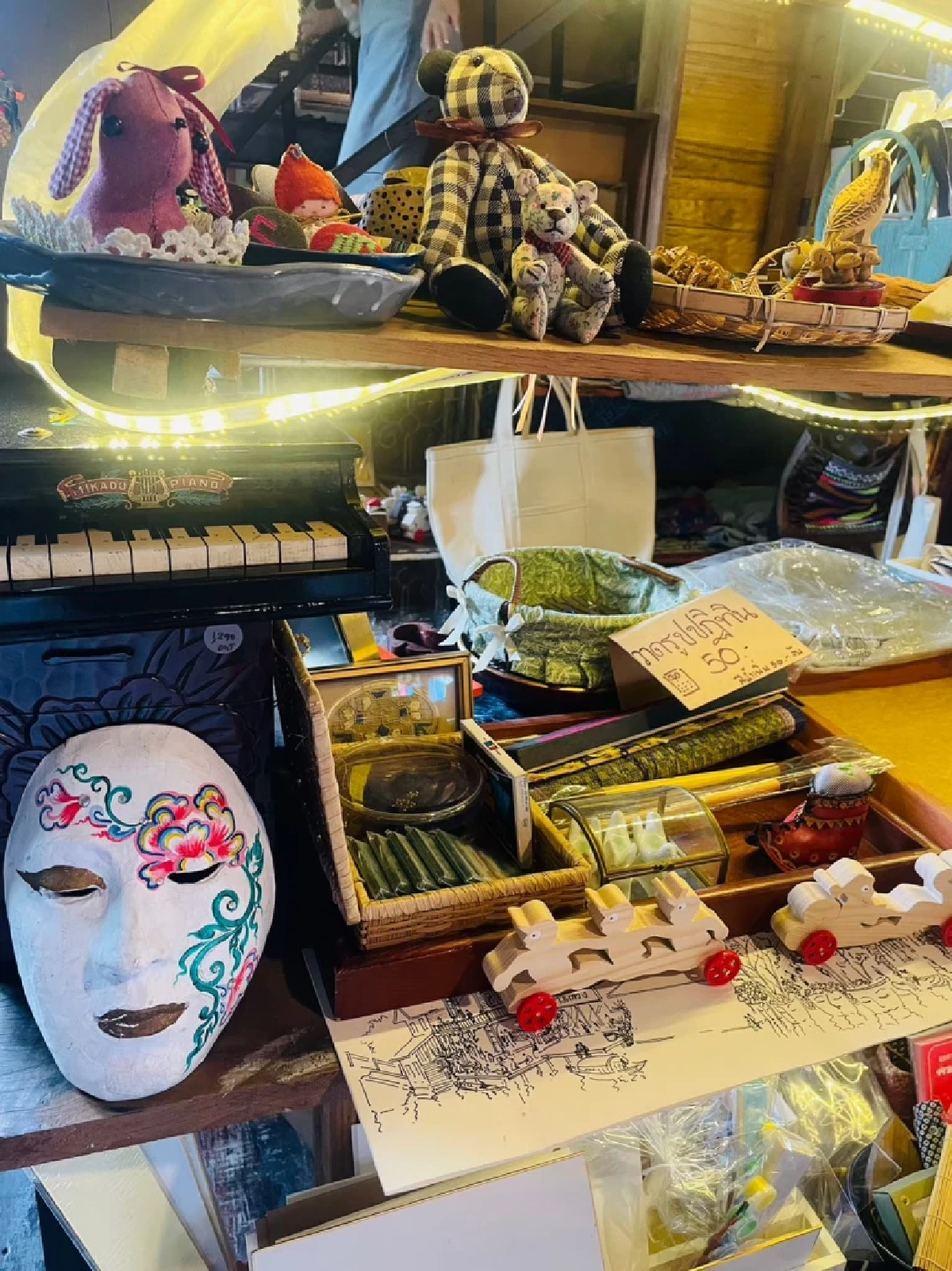 เที่ยว Local คลองบางหลวง อุดหนุนงานฝีมือชาวบ้าน ชาร์จแบตไปกับวิถีชุมชน