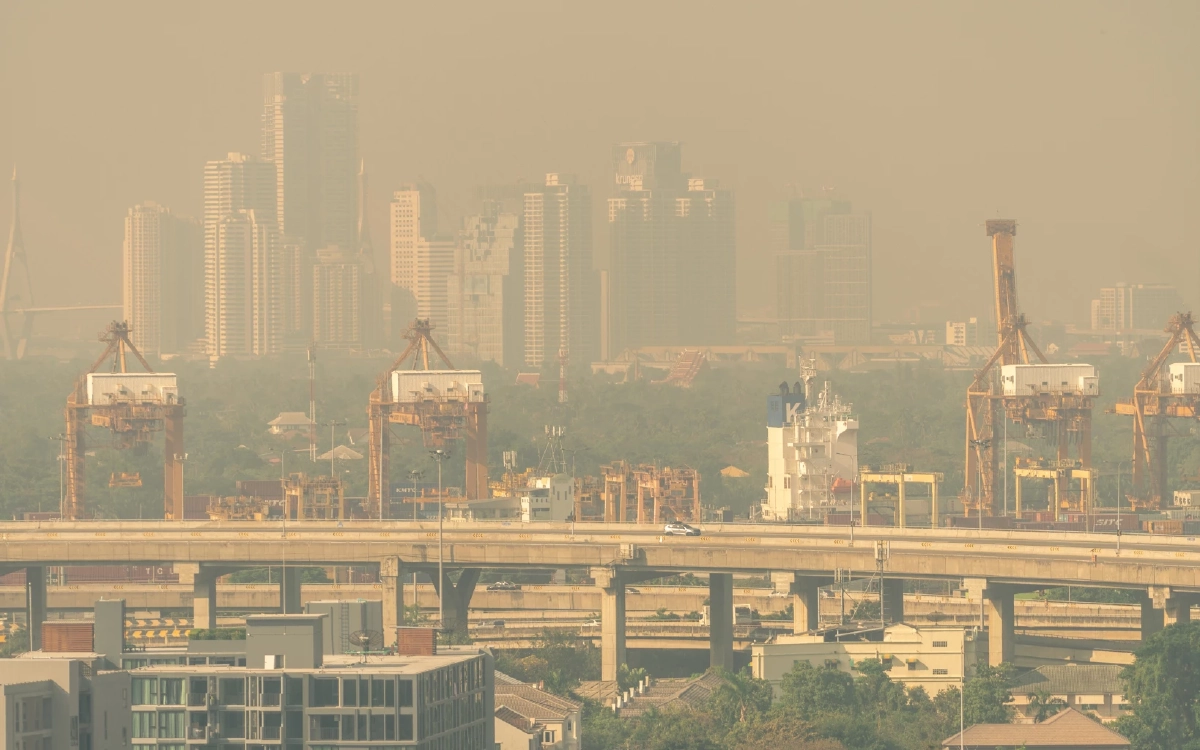 เจาะลึกความเสียหายทางเศรษฐกิจ ทำไมวิกฤตฝุ่น PM2.5 ทำคนไทยจนลง?