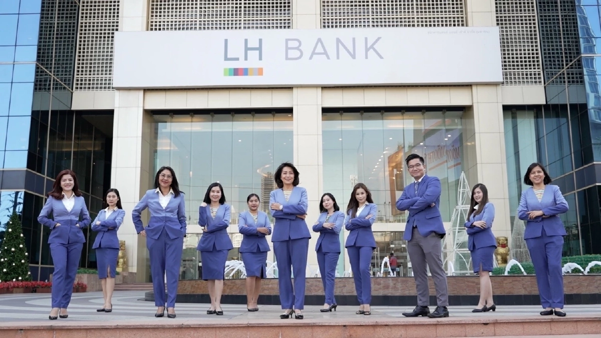 แฟชั่นที่ไม่หยุดแค่รันเวย์ แต่ถูกใส่จริงในองค์กร ภายใต้ดีไซน์ Asava Group