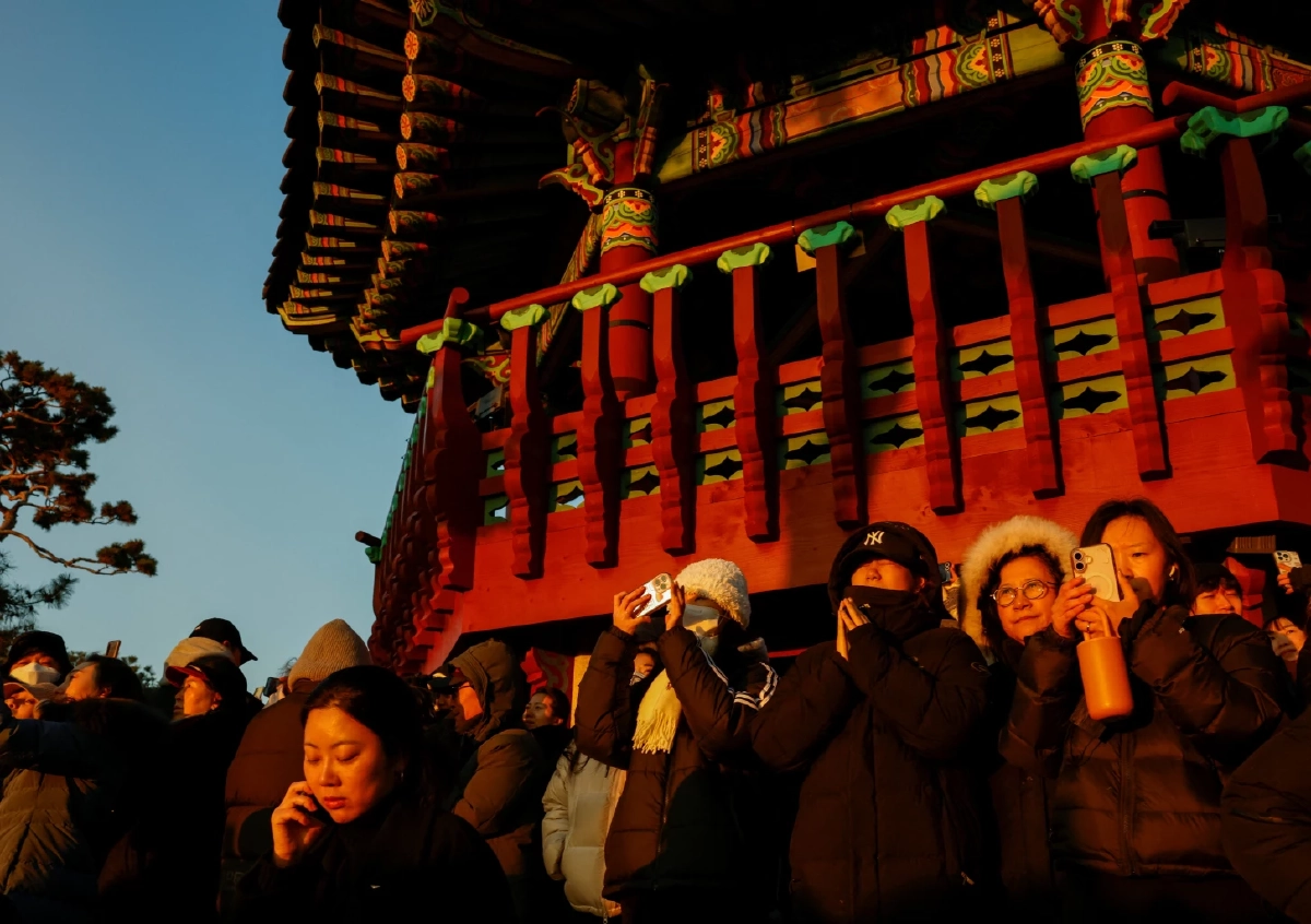 ‘ปี 2026’ จะเป็นปีที่ดีไหม?  คนรุ่นมิลเลนเนียล – Gen Z พึ่ง AI ดูดวงรับปีใหม่