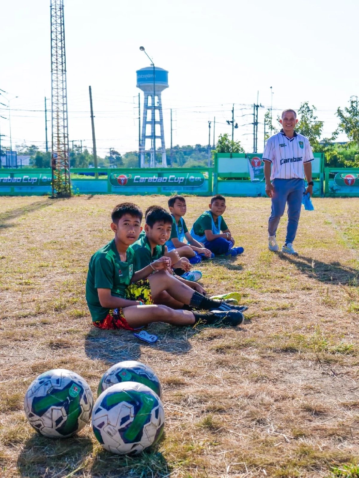 คาราบาวเดินหน้าโครงการ 'สนามแห่งโอกาส' ปั้นฟุตบอลเยาวชนบางปะกง
