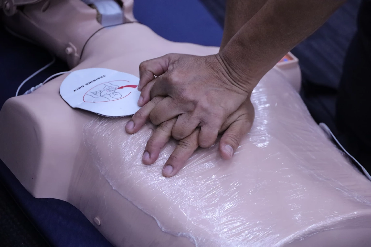 เปลี่ยน ‘ไทยมุง’ กลายเป็น ‘ไทยช่วย’ สพฉ. อบรม CPR กู้ชีพฉุกเฉิน 4 นาทีชี้ชะตา