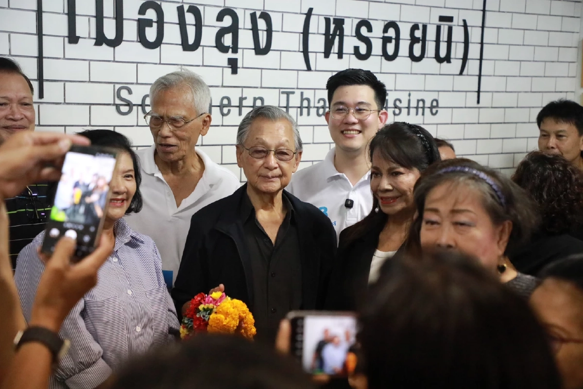 'ชวน' ช่วย 'ภาณุพงศ์' หาเสียงเขตลาดพร้าว-บึงกุ่ม การันตีคนดี-รุ่นใหม่