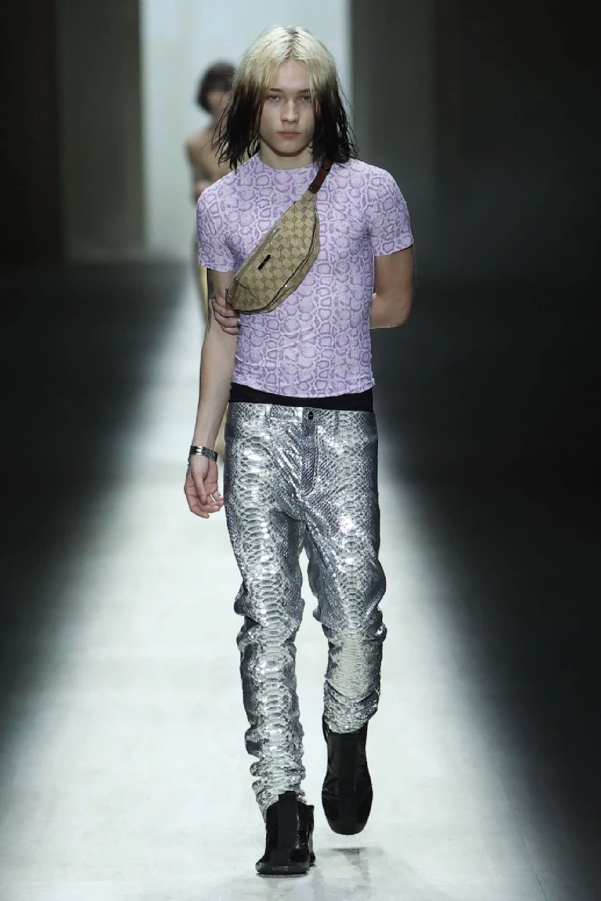 CREDIT : Vogue Runway