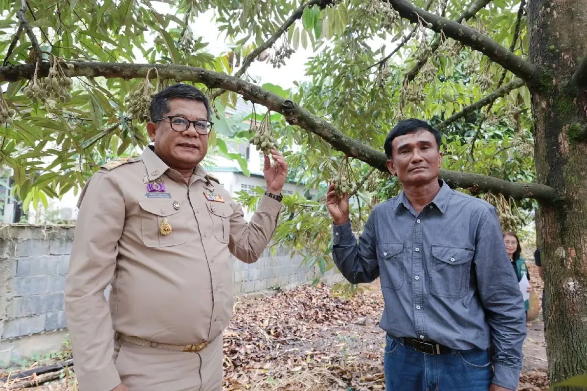 ซ้าย: นายรพีทัศน์ อุ่นจิตตพันธ์ รองอธิบดีกรมส่งเสริมการเกษตร