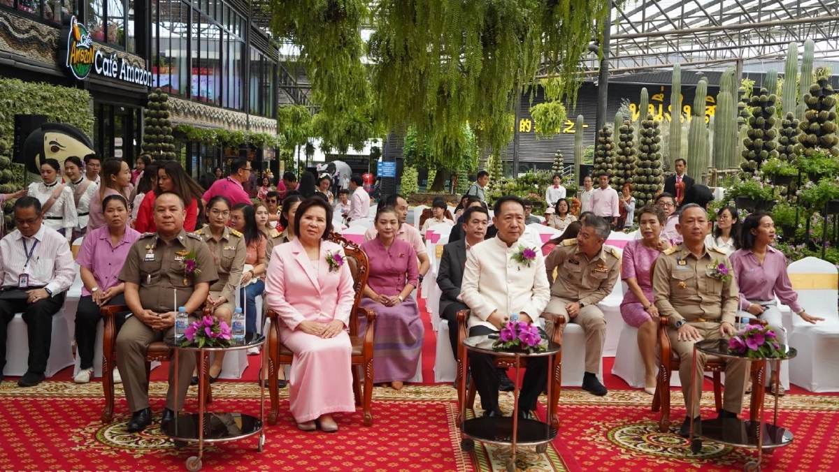 วาเลนไทน์ 2569 ‘จดทะเบียนสมรสบนหลังช้าง’ ที่สวนนงนุช ชูไทยสู่สายตานานาชาติ