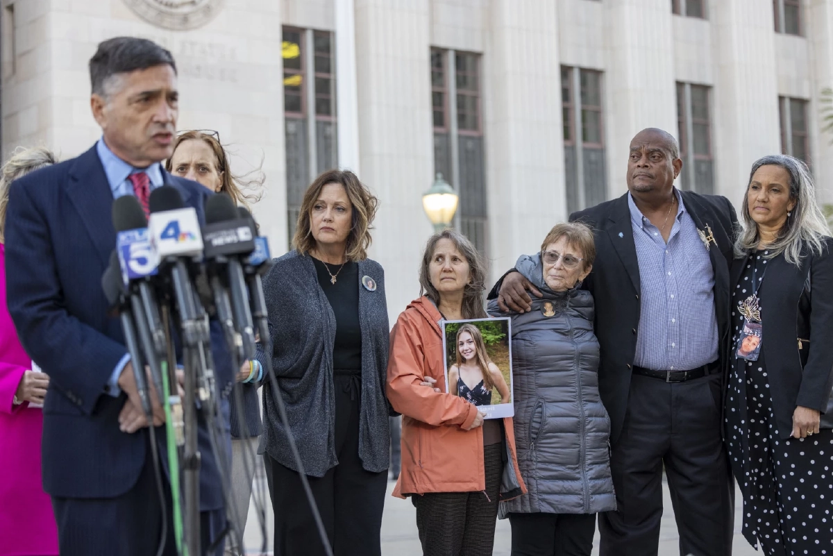 มาร์ก ซักเคอร์เบิร์ก ปฏิเสธศาล โต้โซเชียลไม่ใช่ยาเสพติดเด็ก