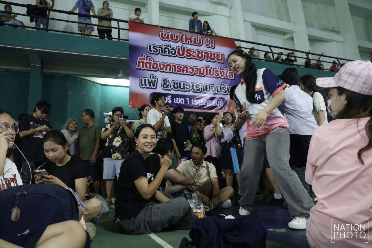 "ชลบุรีโมเดล" เมื่อ 'บัตรเขย่ง-ไฟดับ-หีบลึกลับ' เขย่าศรัทธา กกต.