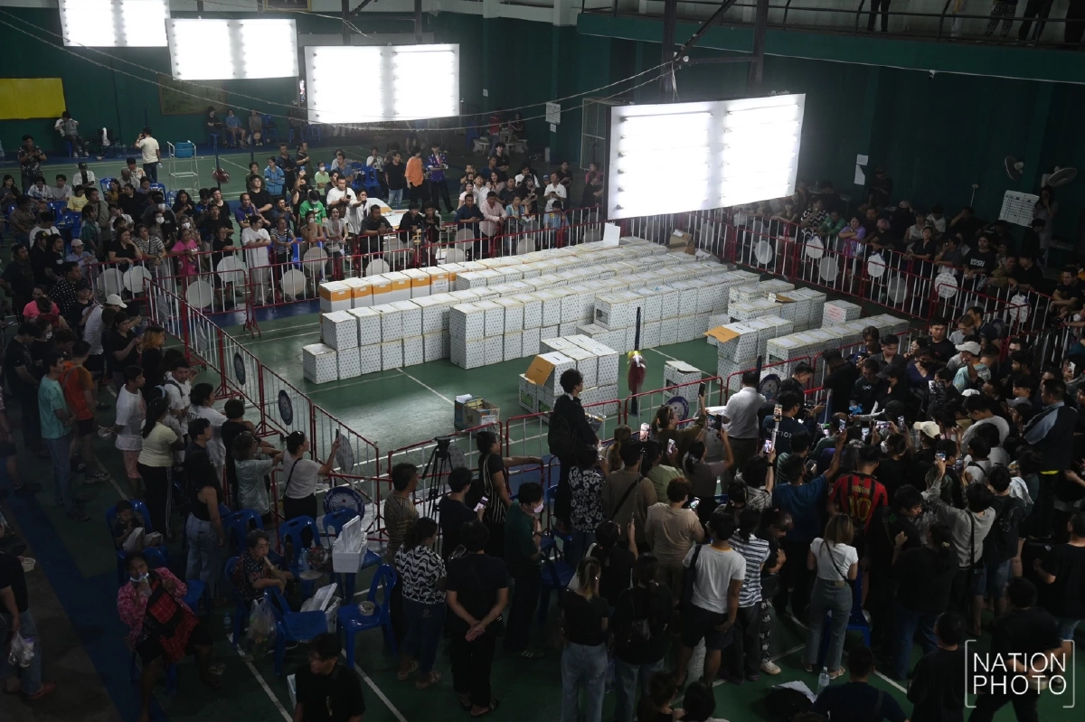 "ชลบุรีโมเดล" เมื่อ 'บัตรเขย่ง-ไฟดับ-หีบลึกลับ' เขย่าศรัทธา กกต.