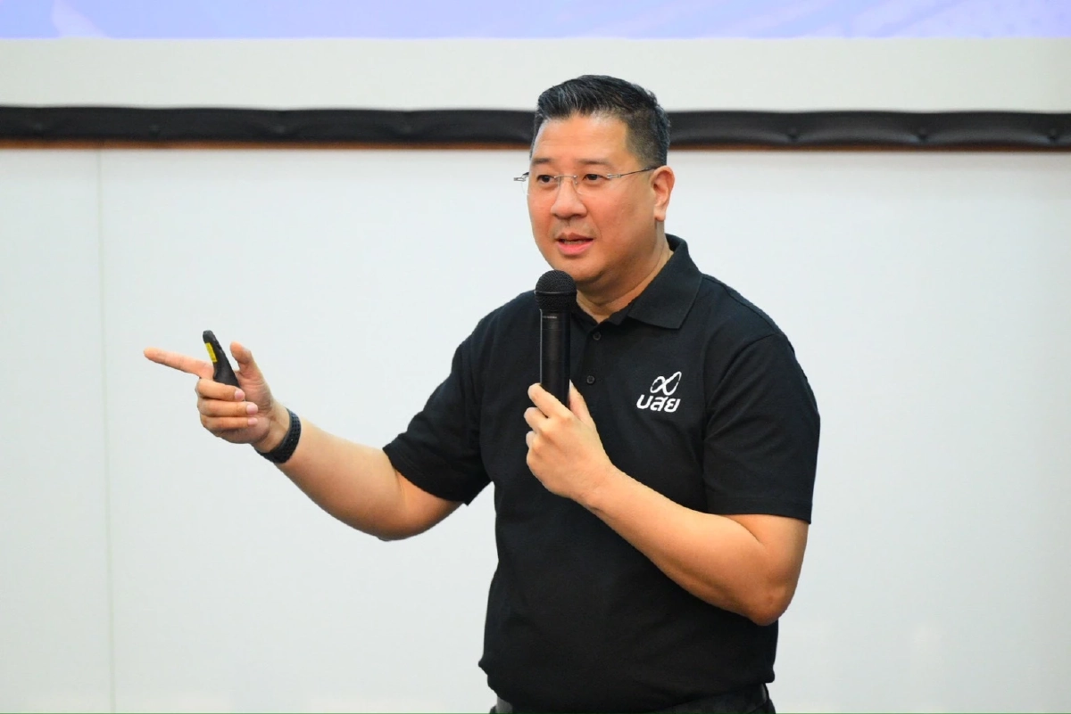 ดร.สิทธิกร ดิเรกสุนทร กรรมการและผู้จัดการทั่วไป บรรษัทประกันสินเชื่ออุตสาหกรรมขนาดย่อม (บสย.) 