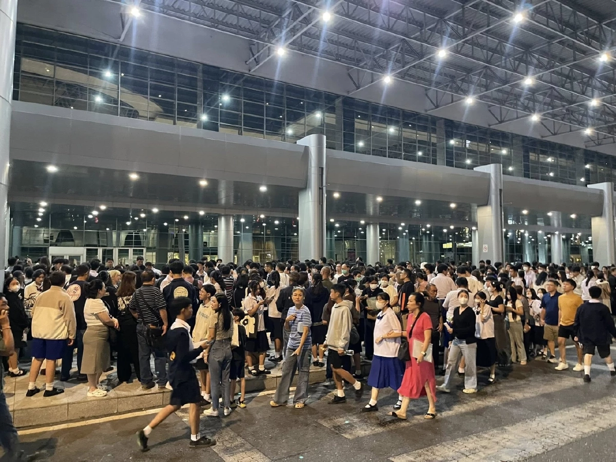 แห่สอบเตรียมอุดม สนามสอบของเด็ก ที่ผู้ปกครองหวังเป็นผู้ชนะ