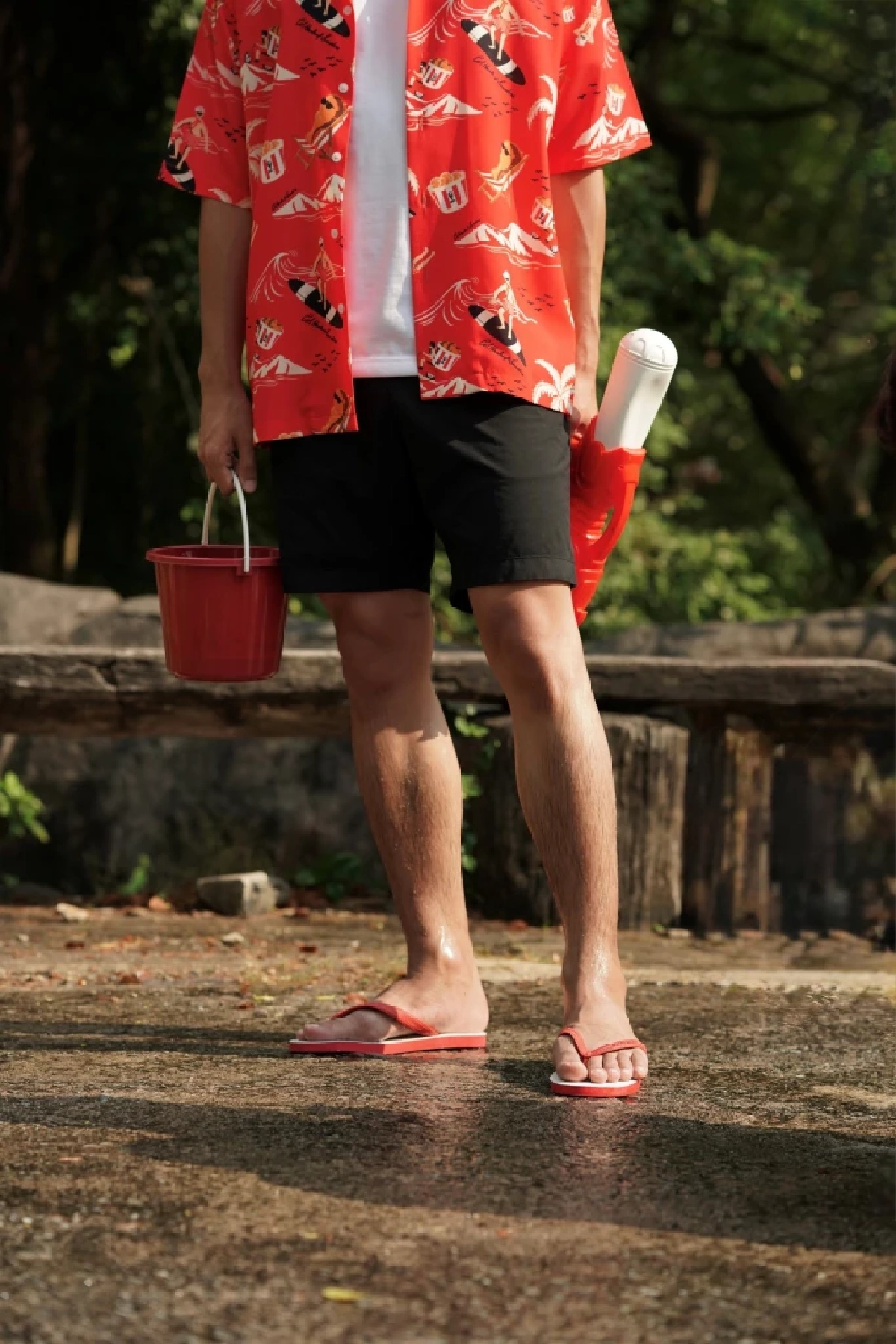 ไวรัล! ใส่รองเท้าแบบไหนก็ขึ้น BTS ได้ แต่ ‘รองเท้าแตะผู้พันขี่ช้าง’ จบปัญหารองเท้ากินขา