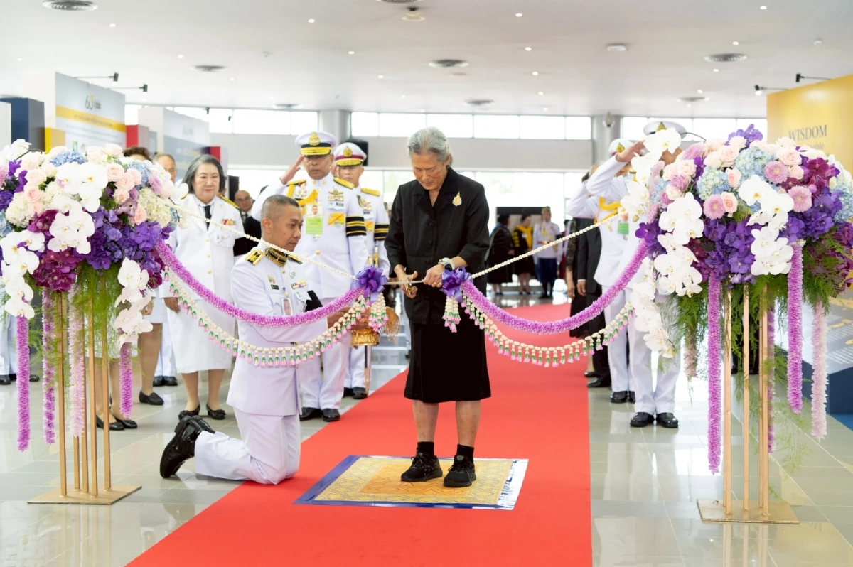 กรมสมเด็จพระเทพฯ เสด็จฯ ทรงเปิดนิทรรศการ "ครบรอบ 60 ปี สถาบันบัณฑิตพัฒนบริหารศาสตร์"