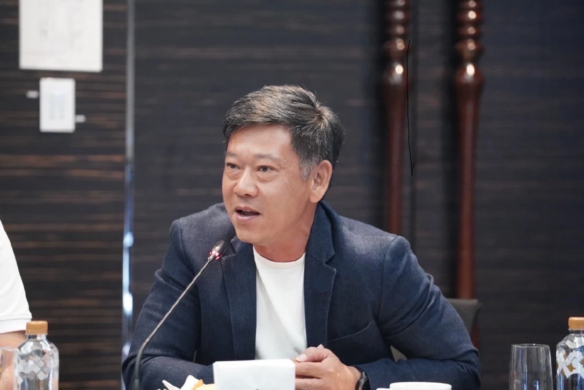 สรเทพ โรจน์พจนารัช (สตีฟ) ประธานชมรมผู้ประกอบธุรกิจร้านอาหาร และที่ปรึกษากิตติมศักดิ์สมาคมโฮสเทลและที่พักขนาดเล็ก (ประเทศไทย)