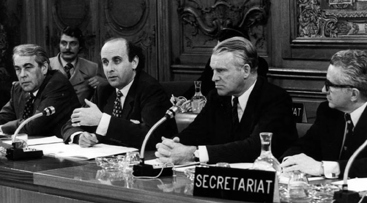 การลงนามในข้อตกลงจัดตั้ง IEA เมื่อวันที่ 18 พฤศจิกายน 1974 PHOTO IEA