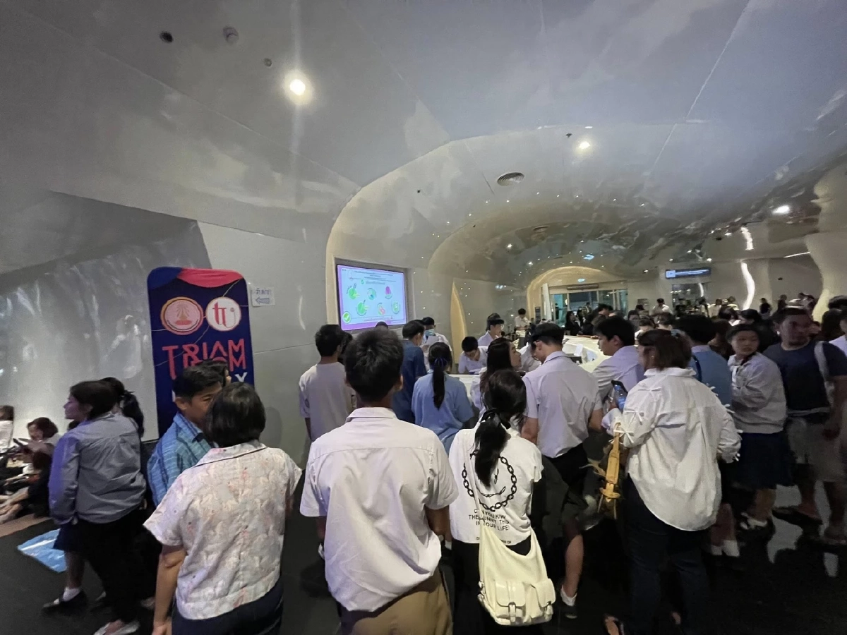 แห่สอบเตรียมอุดม สนามสอบของเด็ก ที่ผู้ปกครองหวังเป็นผู้ชนะ