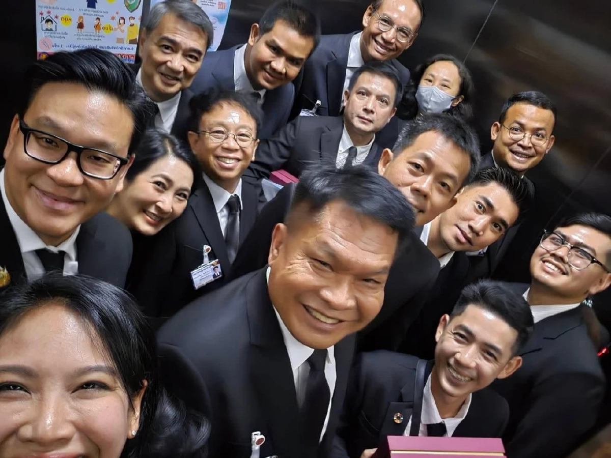 "รัดเกล้า" เผยกฎเหล็ก 3 ข้อจากพ่อ สู่คำสัญญา 21 เสียง ปชป. พร้อมทำหน้าที่ในสภา