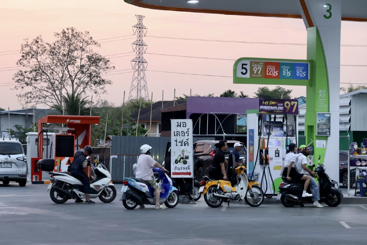 ประชาชนไม่เชื่อมั่นรัฐบาลรับมือวิกฤตน้ำมันได้ หวั่นคลังสำรอง 98 วันไม่พอใช้