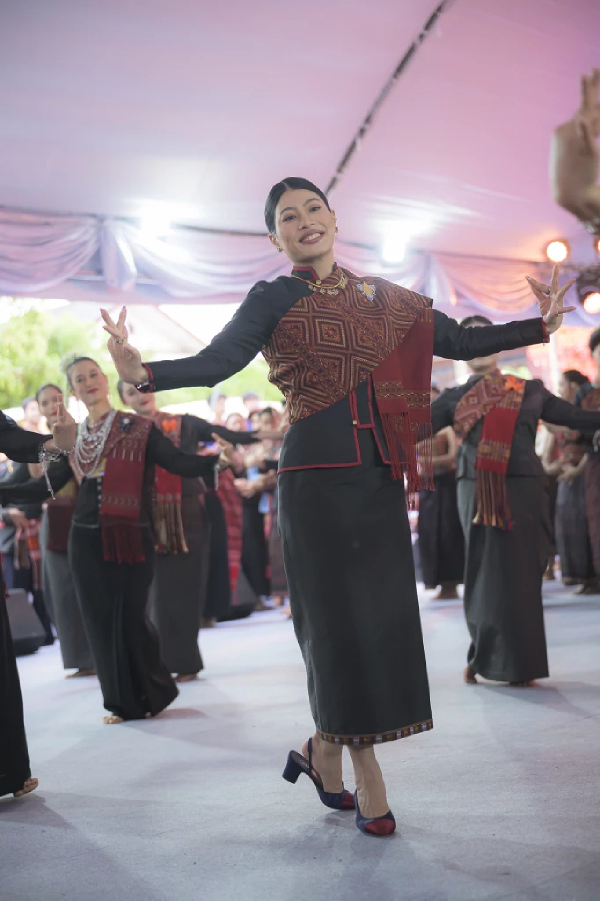 สมเด็จพระเจ้าลูกเธอ เจ้าฟ้าสิริวัณณวรี นารีรัตนราชกัญญา เสด็จไปทอดพระเนตรการจัดแสดงผลงานภูมิปัญญาผ้าไทย จ.กาฬสินธุ์