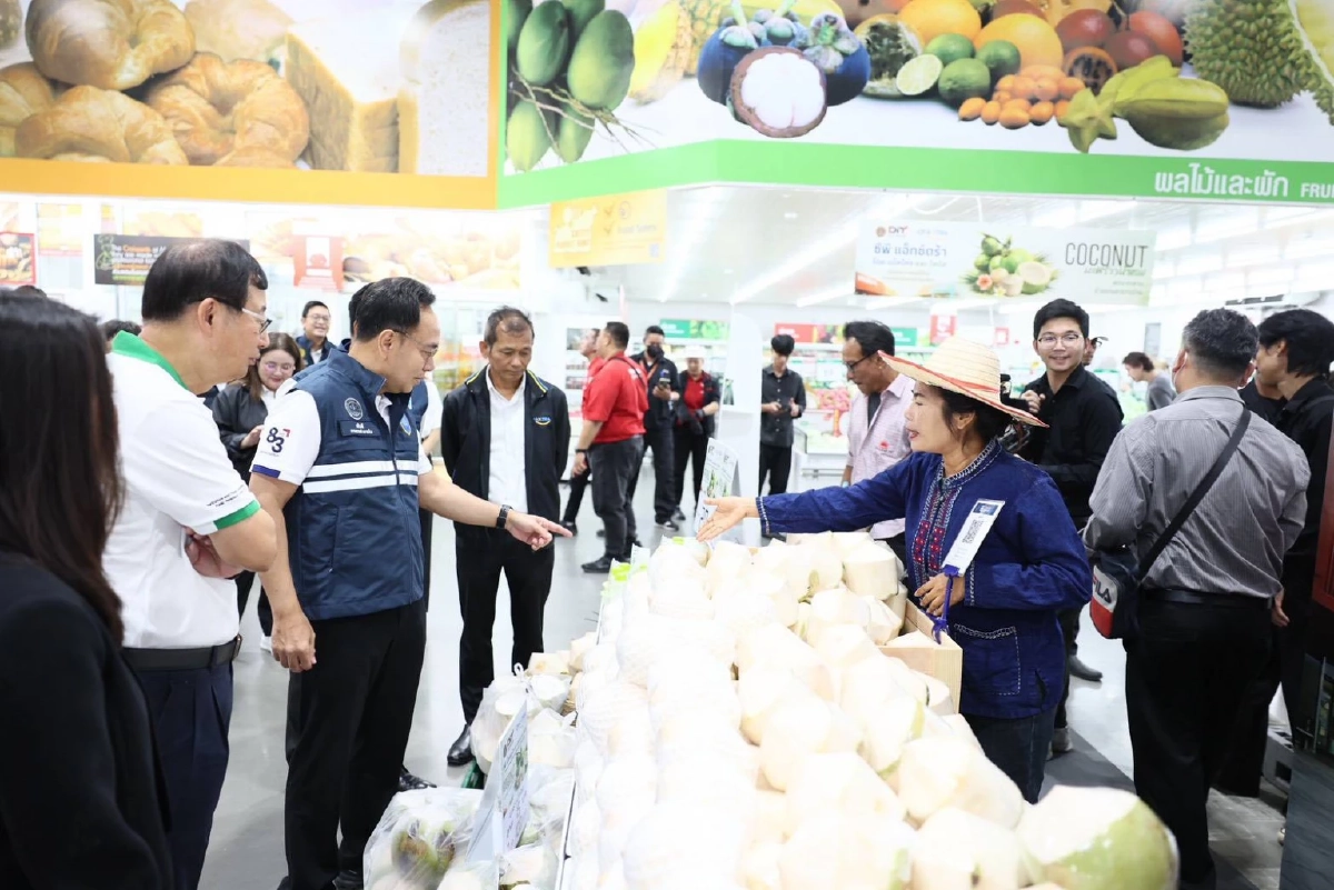 “แม็คโคร–โลตัส” กระจายมะพร้าวน้ำหอมคุณภาพจากสวนสู่ผู้บริโภค