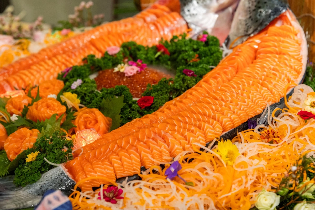 หนีมาฮีลใจกับ 'บุฟเฟต์แซลมอนพรีเมียม' ชั้น 24 ใน Vibe ที่ทำให้ตกหลุมรักเมือง