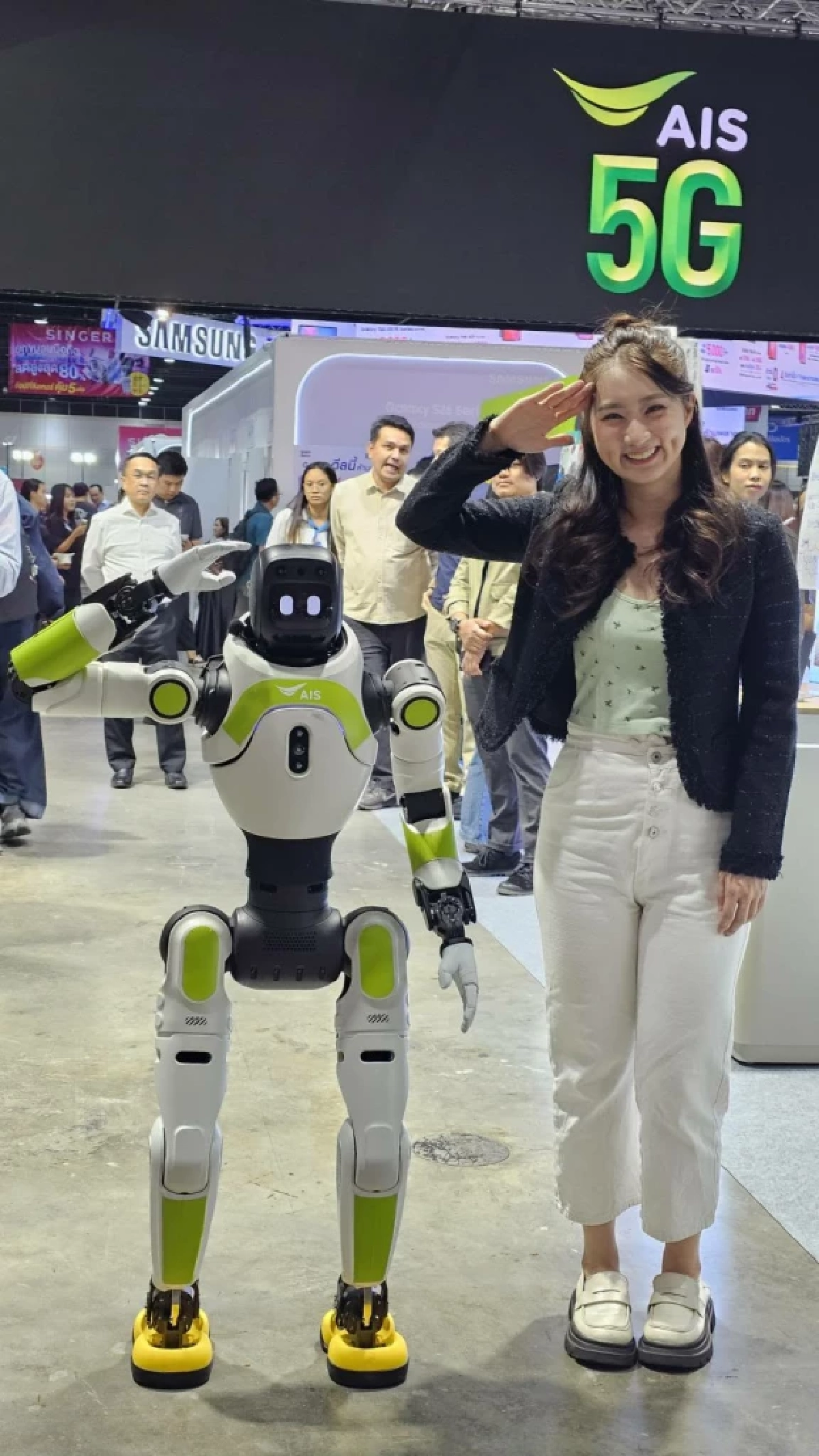 AIS เปิดตัวหุ่นยนต์ AI น้องจีจี้ พลิกโฉมธุรกิจรีเทล ช่วยงานแบบไม่มีพัก