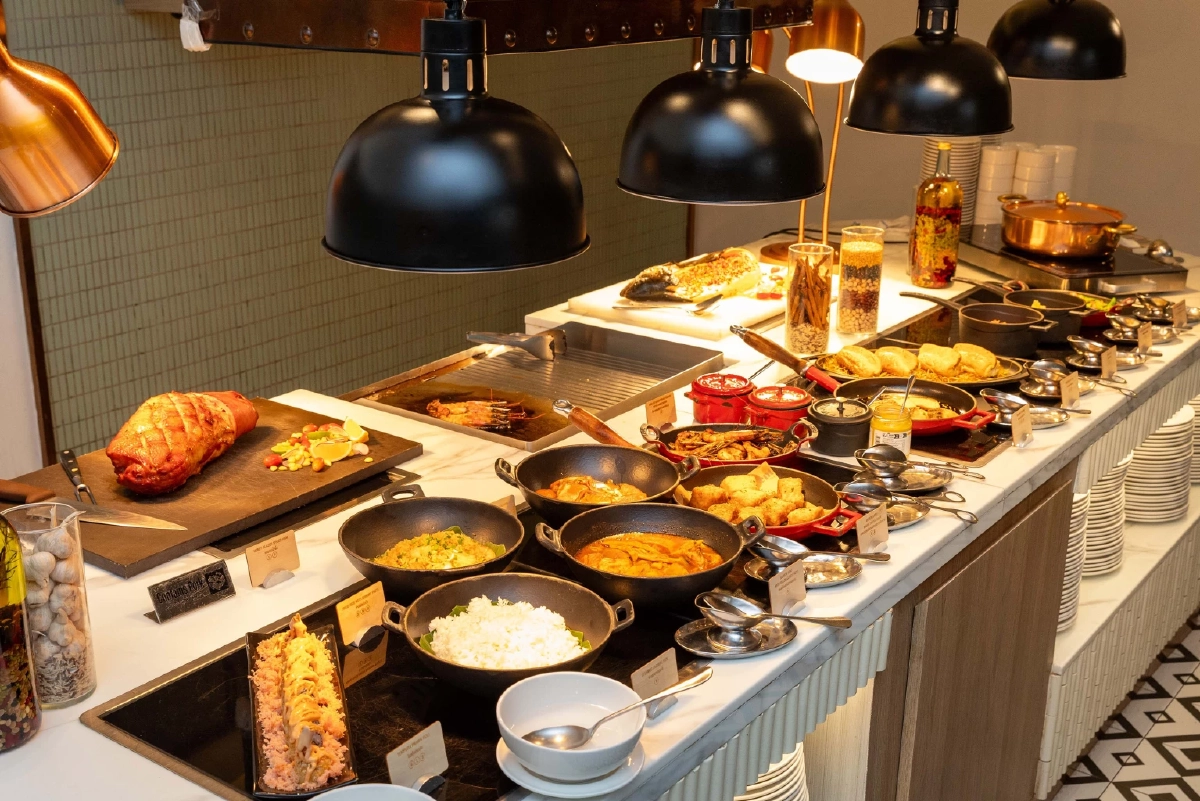 หนีมาฮีลใจกับ 'บุฟเฟต์แซลมอนพรีเมียม' ชั้น 24 ใน Vibe ที่ทำให้ตกหลุมรักเมือง