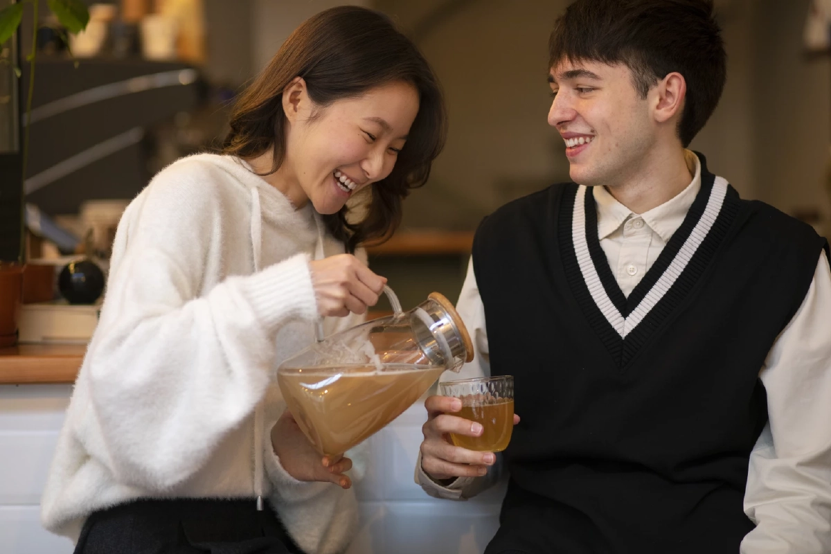 ความสุขอาจเริ่มจากคนไม่สนิท ทำไมบทสนทนาเล็กๆ จึงสำคัญต่อใจเรา