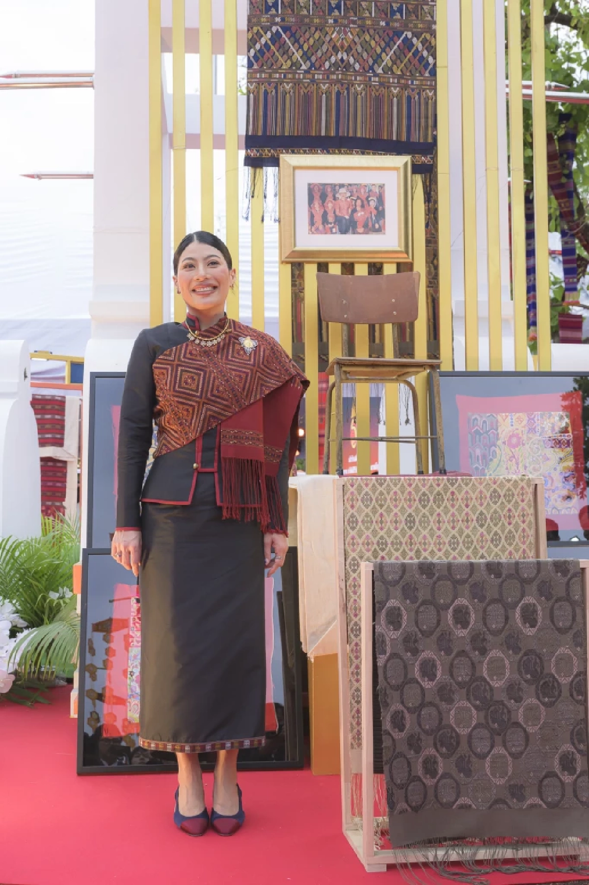 สมเด็จพระเจ้าลูกเธอ เจ้าฟ้าสิริวัณณวรี นารีรัตนราชกัญญา เสด็จไปทอดพระเนตรการจัดแสดงผลงานภูมิปัญญาผ้าไทย จ.กาฬสินธุ์