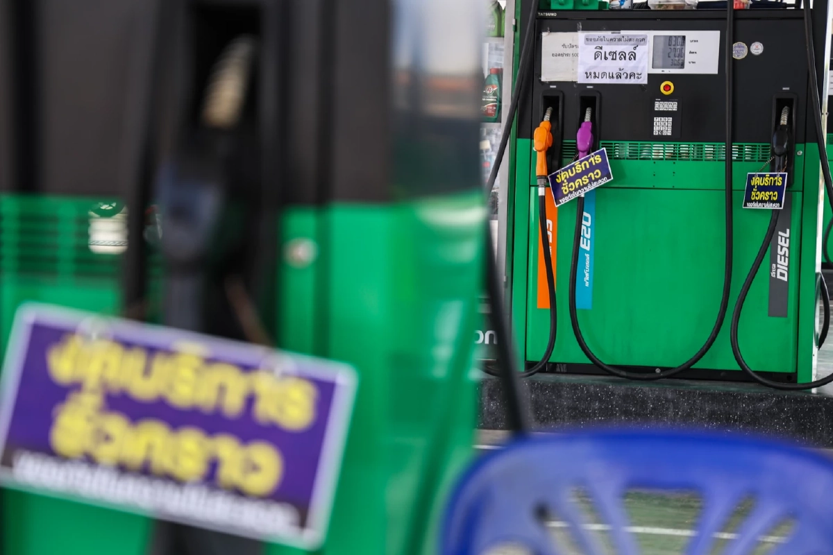 ย้อนรอยวิกฤตพลังงานไทย มาตรการรับมือ "ขั้นสุด" จากดับไฟถนนสู่ยุคถอดสูท-WFH