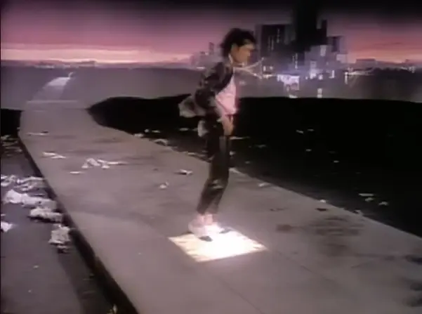 เพลง "Billie Jean" ของ ไมเคิล แจ็กสัน ไม่ใช่แค่เพลงฮิตตลอดกาลของโลก แต่คือเพลงที่สะท้อนด้านมืดวัฒนธรรมแฟนคลับ จากกรุ๊ปปี้ สู่คำว่า ซาแซง ในปี 2026  