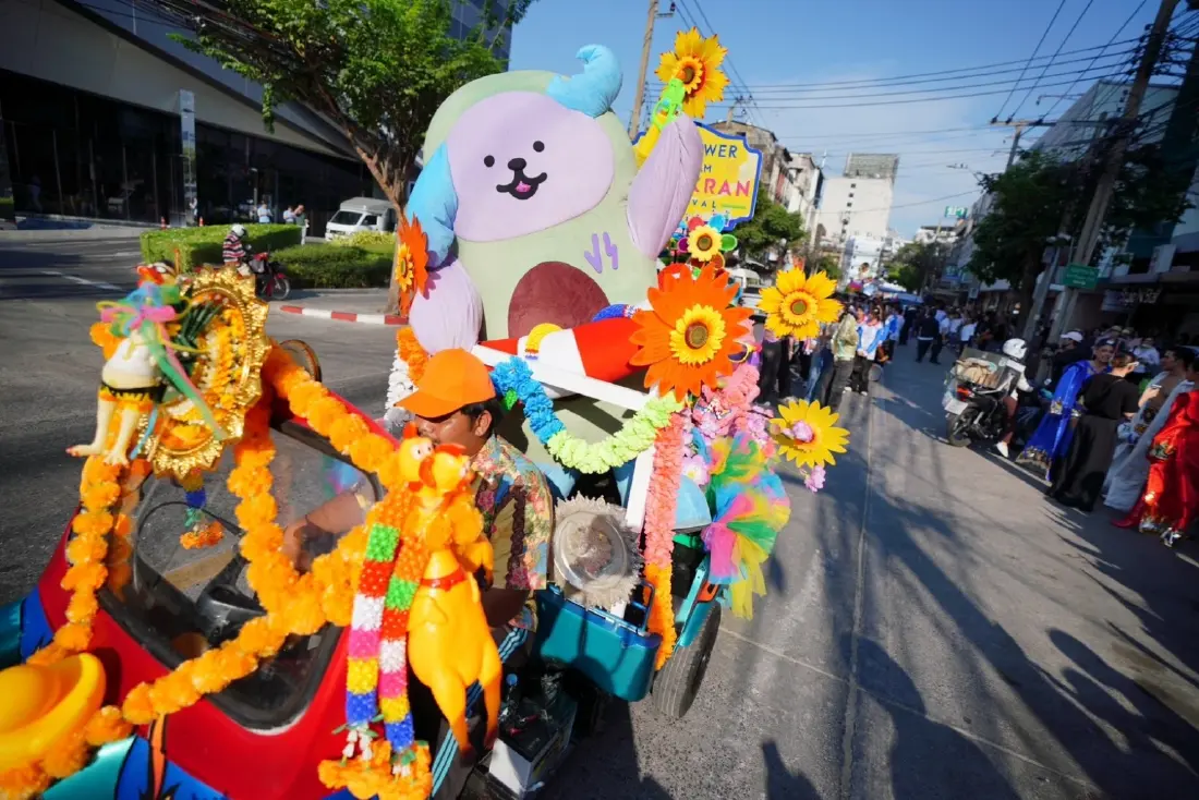 คิง เพาเวอร์ จัดใหญ่ 'อภิมหาสงกรานต์รางน้ำ  THE JOY OF THAI ตะลุยสุข สนุกไทย'