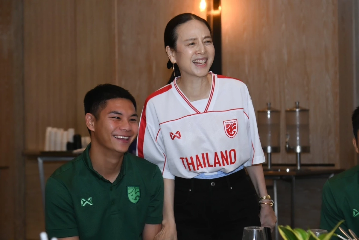 มาดามแป้ง เยี่ยมแคมป์ช้างศีก อัดฉีด 3 ล้าน ช้างศึกไปเอเชียน คัพ 2027