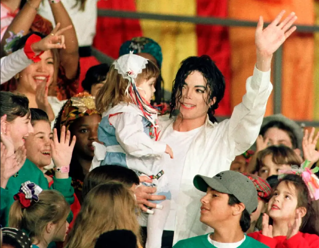 Michael Jackson ผู้สร้าง Super Bowl Halftime Show เป็นพื้นที่โฆษณา ทรงอิทธิพลที่สุดในโลก Credit ภาพ IMDb 