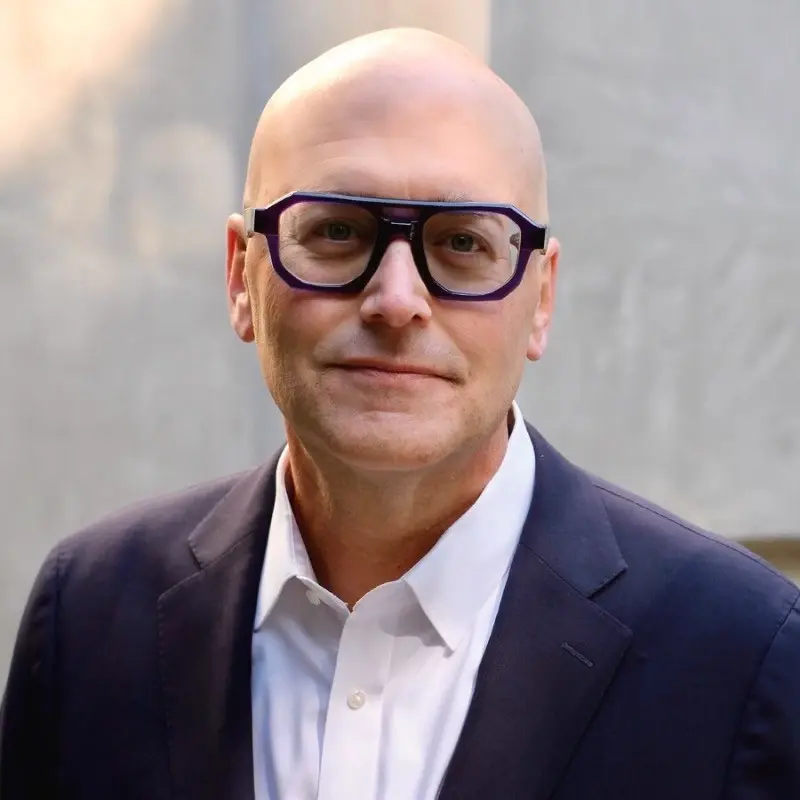 เอริก พาเพียร์ ( Erik Papir )  ผู้อำนวยการอาวุโสด้านโซลูชันทางเทคนิคประจำภูมิภาคอาเซียนของ พาโล อัลโต้ เน็ตเวิร์กส์   