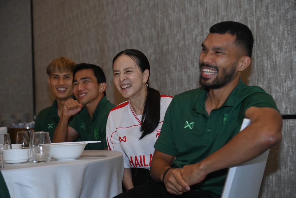 มาดามแป้ง เยี่ยมแคมป์ช้างศีก อัดฉีด 3 ล้าน ช้างศึกไปเอเชียน คัพ 2027