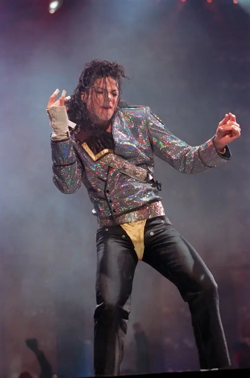 เพลง "Billie Jean" ของ ไมเคิล แจ็กสัน ไม่ใช่แค่เพลงฮิตตลอดกาลของโลก แต่คือเพลงที่สะท้อนด้านมืดวัฒนธรรมแฟนคลับ จากกรุ๊ปปี้ สู่คำว่า ซาแซง ในปี 2026  Credit ภาพ AFP