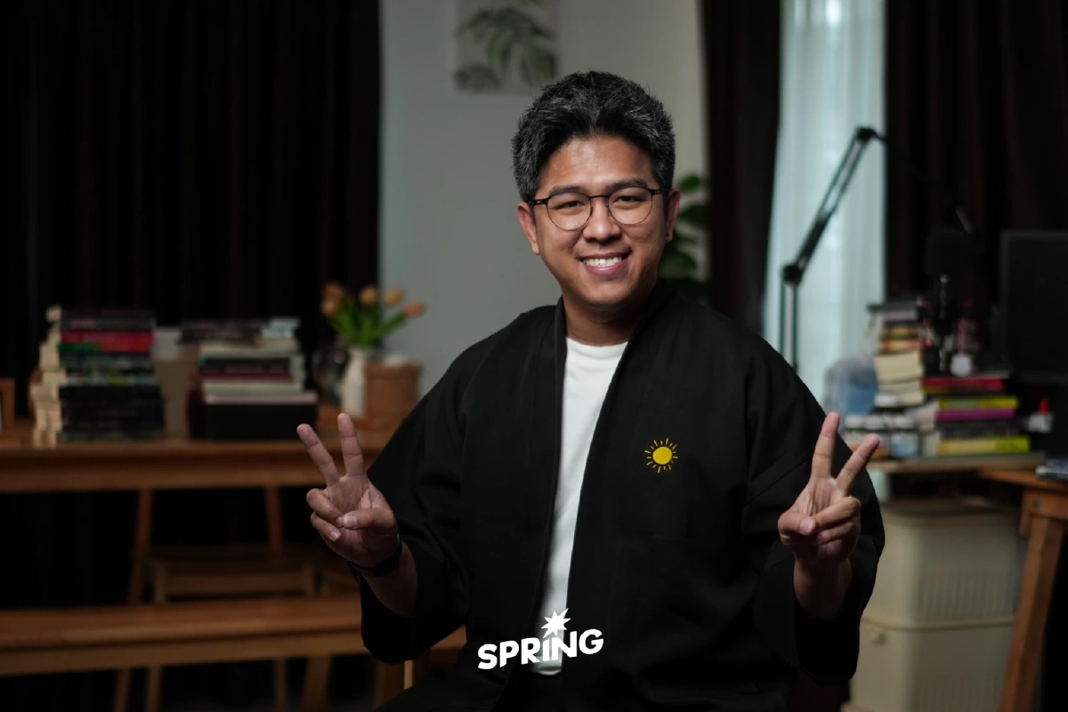 'อาทิตย์ ธรรมชาติ' ชายที่ลาออกจากงาน เพื่อมาเปิดร้านหนังสือ