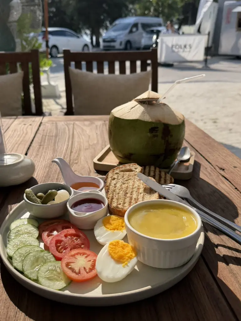 FOLKS ON THE BEACH หาดดงตาล พัทยา  หลีกหนีความวุ่นวาย Social Space ของผู้คนที่หลงใหล Vibe เดียวกัน