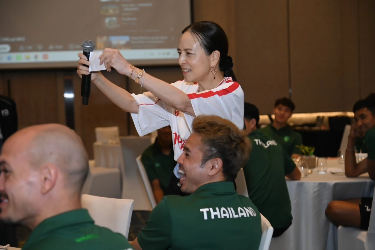 มาดามแป้ง เยี่ยมแคมป์ช้างศีก อัดฉีด 3 ล้าน ช้างศึกไปเอเชียน คัพ 2027